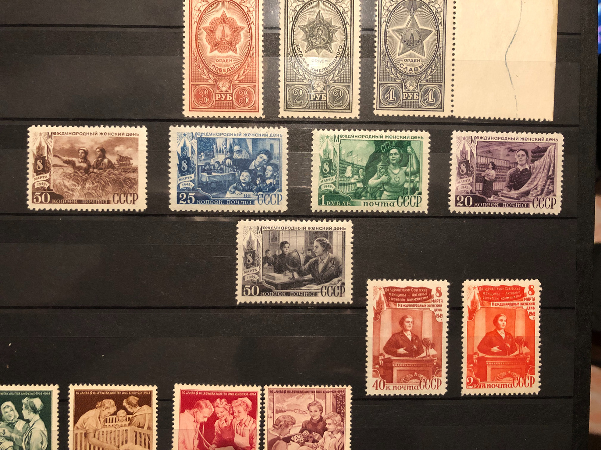 марки 1940-х годов, на одной странице коллекции, посвящённые женскому дню в СССР и в фашистской Германии (гроссдойчесрейх)