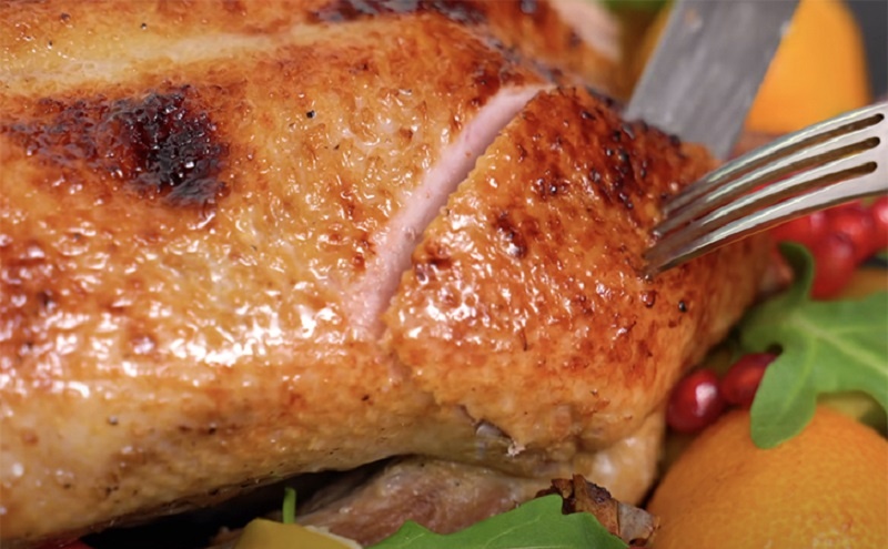 Как приготовить сочную утку с яблоками в духовке: ресторанный вкус в домашних условиях