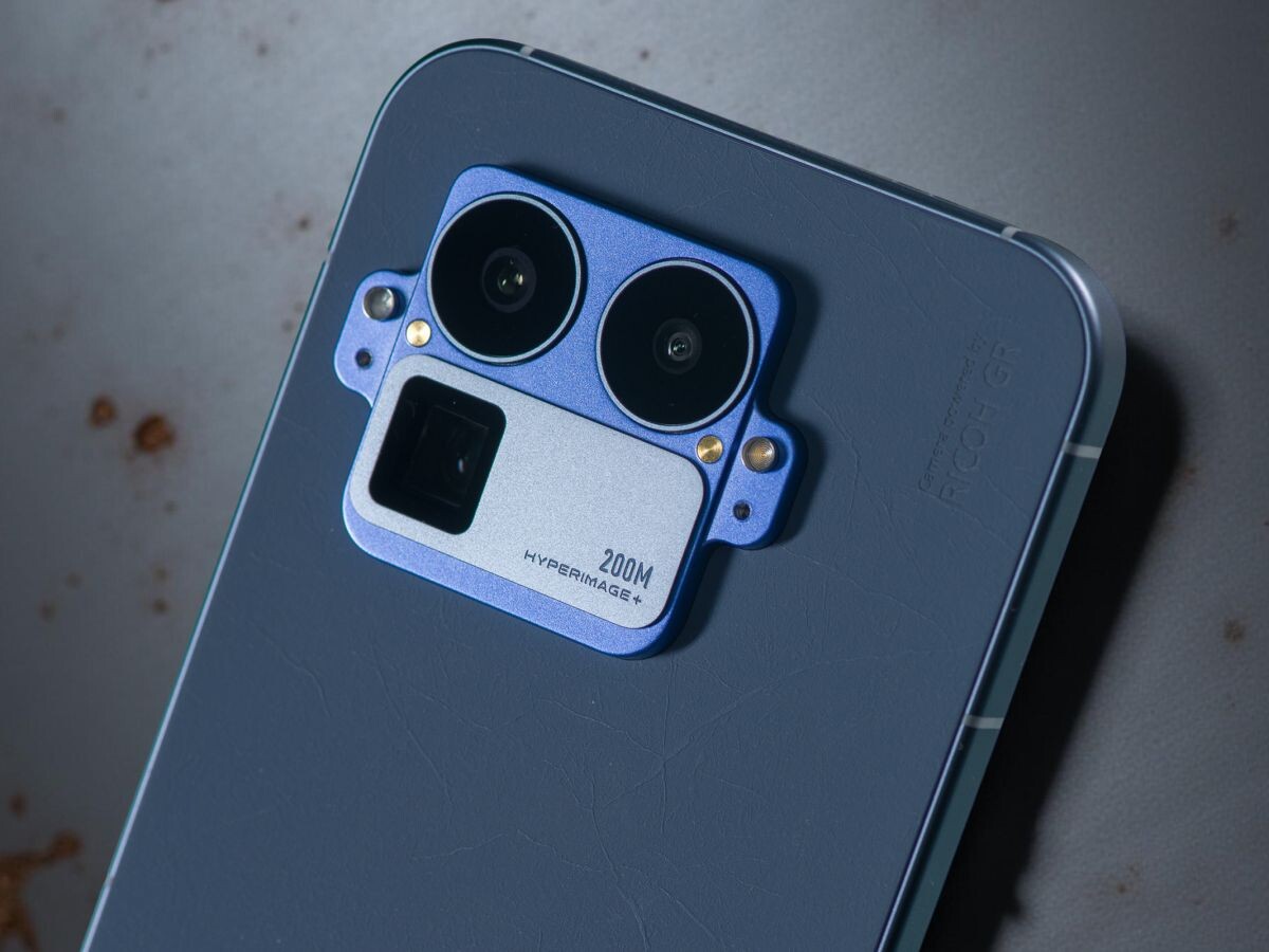    Виртуоз уличной фотографии с оптикой RICOH GR: фототест realme GT8 Pro