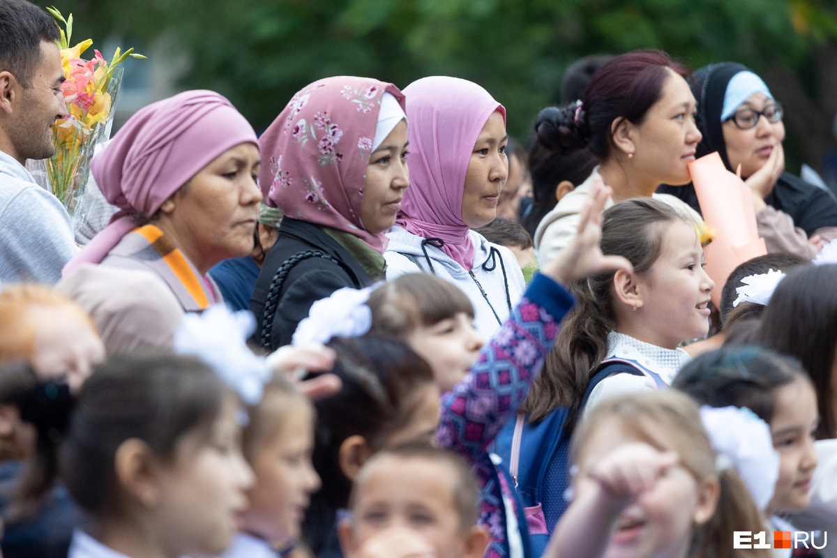 Уже есть классы в которых детей коренных жителей меньше чем детей "гостей"