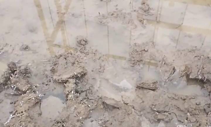    В совхозе Строитель Орска проблемы с водой из-за коммунальной аварии. Люди сами нашли место прорыва