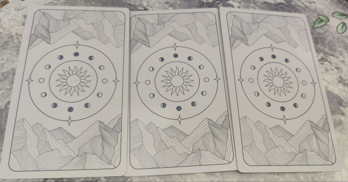 Загадайте мужчину и выберете одну из трёх карт 