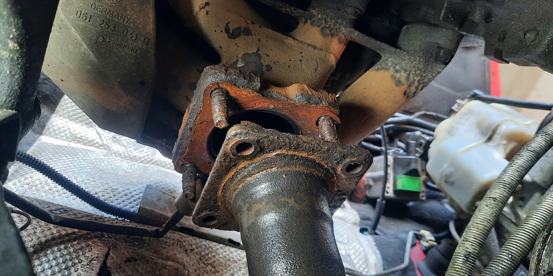 Болгарку можно не доставать: показываю неожиданный способ открутить прикипевшую гайку