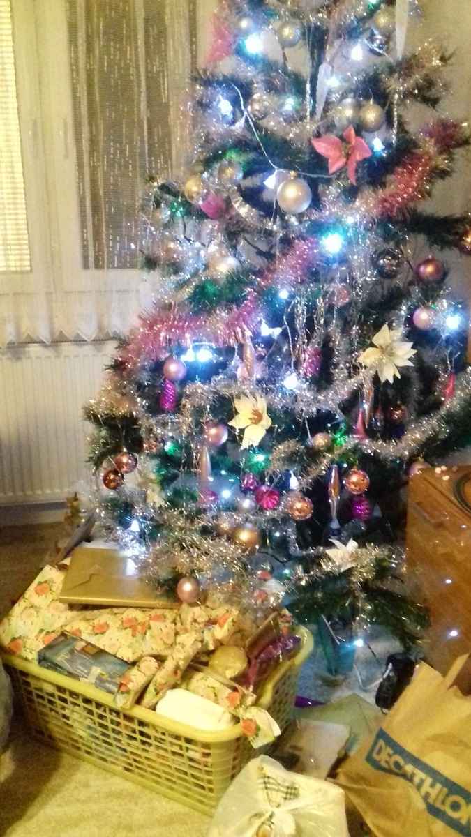 фото автора: никто никогда не задумывается, как такую гору подарков может принести младенец