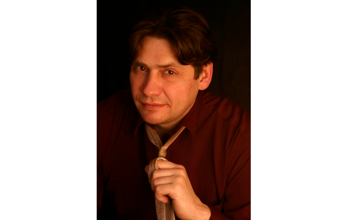    Директор музыкально-драматического театра "Лица" Павел Суетин  Официальный сайт музыкально-драматического театра "Лица"