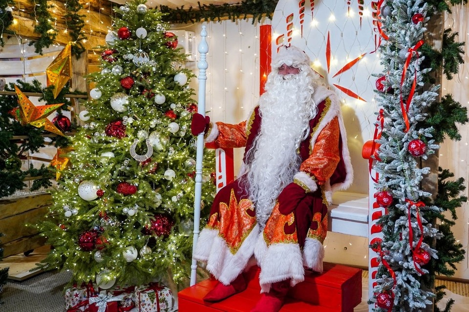    Дед Мороз с 6 декабря начнет принимать гостей в своей резиденции в ЦПКиО. Фото: ЦПКиО Волгограда.