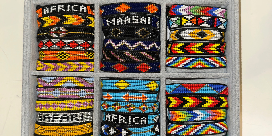 Корпоративные подарки на Новый год: уникальные «фенечки» с вашим логотипом от племени Масаи