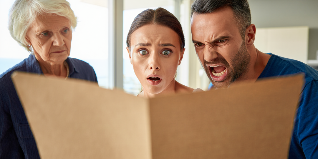 – Вскрыла сейф покойной свекрови и обнаружила документы на квартиру, оформленные на меня