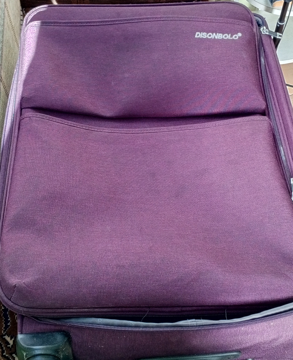 Мой чемодан, свалившийся на меня в хостеле, как знак, что пора уезжать из Уфы