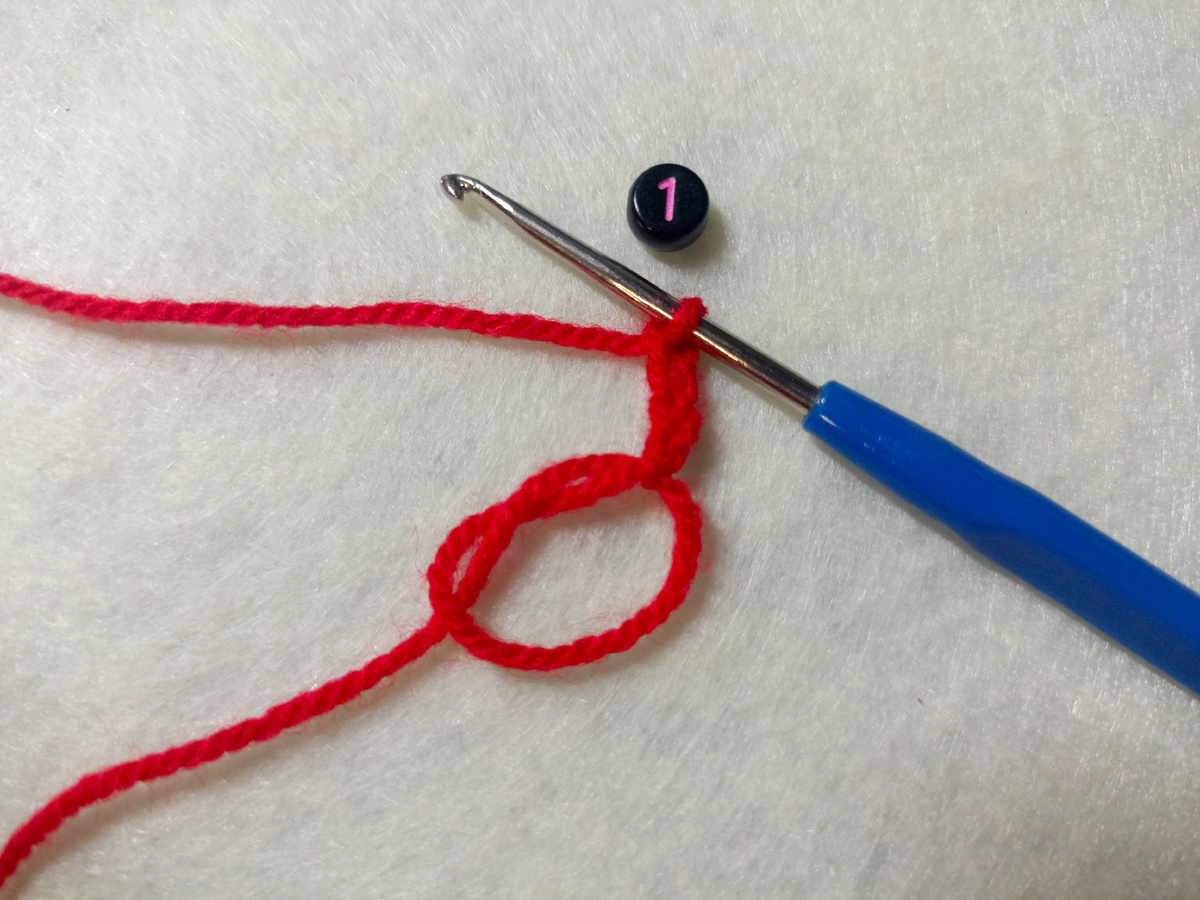 В петлю провязываю 4 воздушные петли.