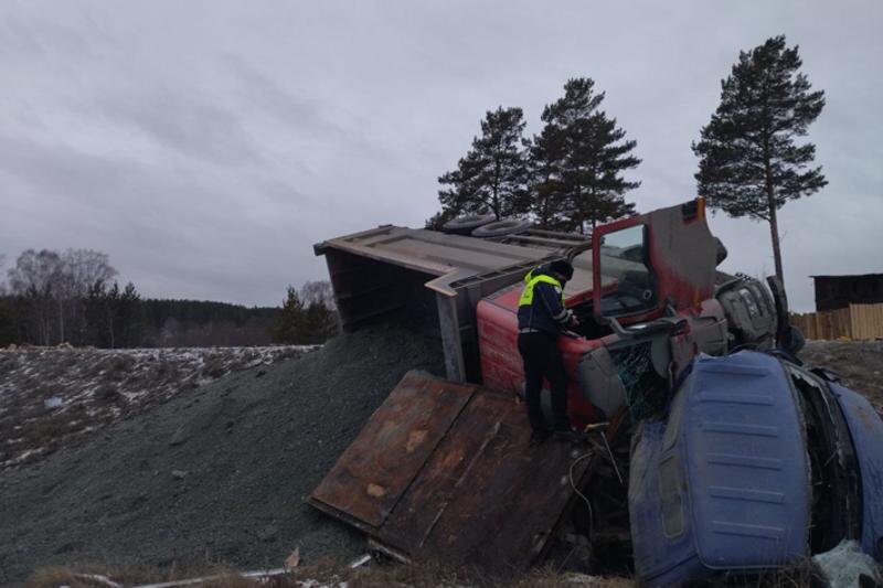    Госавтоинспекция Свердловской области / Опрокинувшиеся грузовые автомобили