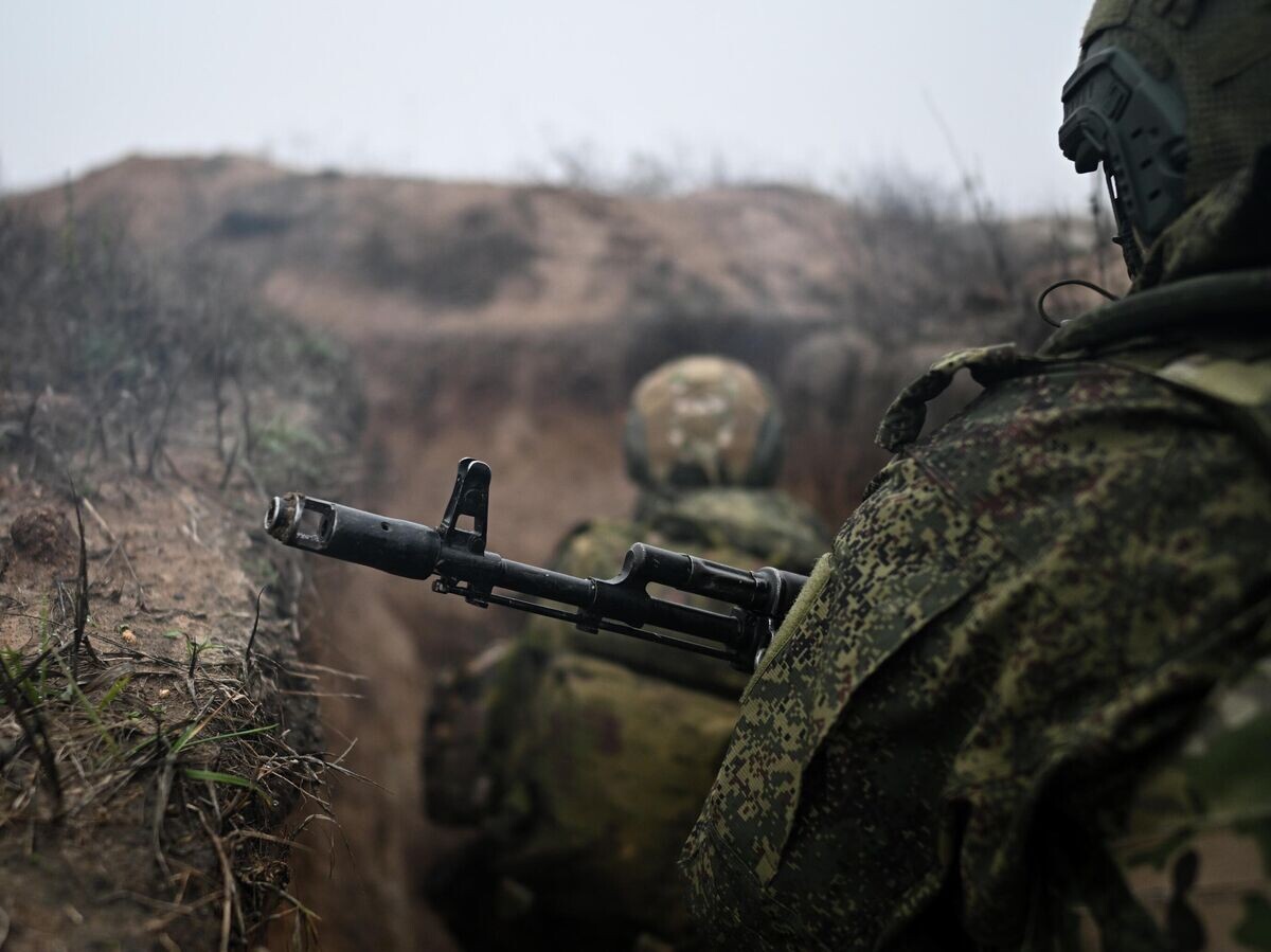    Российский военнослужащий в зоне СВО | © РИА Новости / Сергей Бобылев