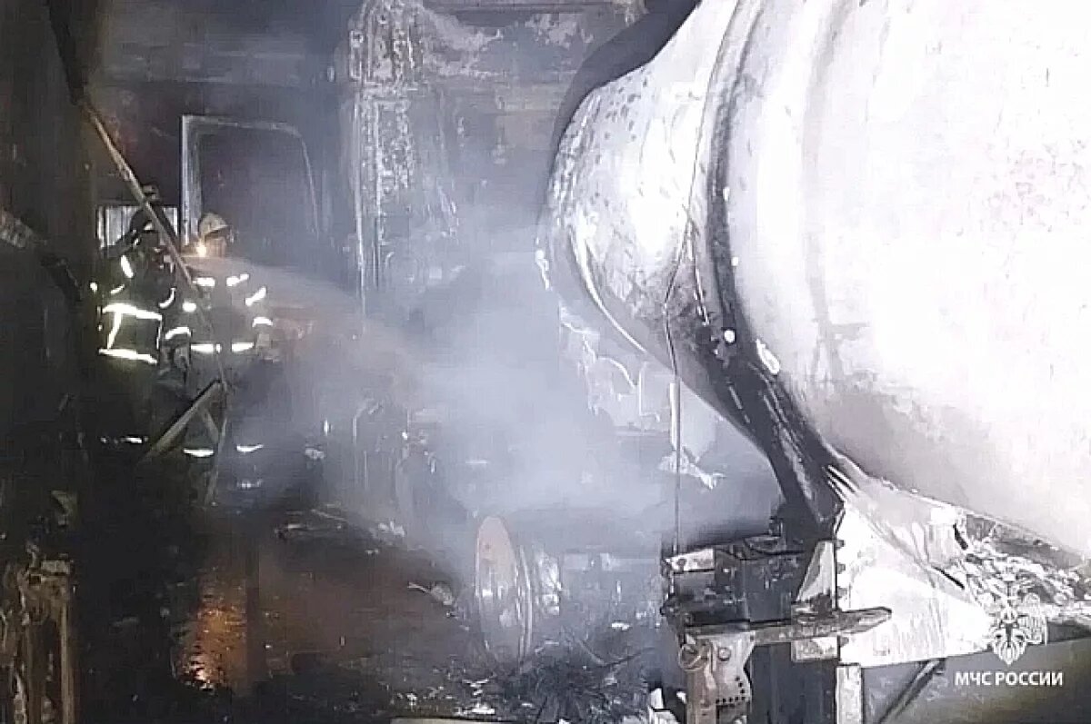    Видео пожара на автомойке на юге Волгограда появилось в Сети