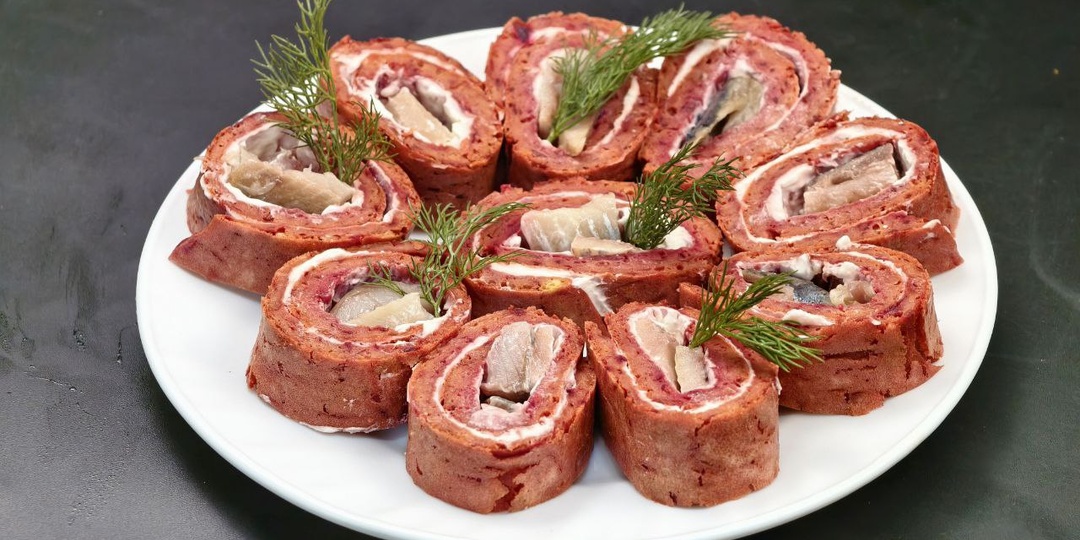 Свекольный рулет с сельдью на новогодний стол 2026: вкуснее, чем "шуба"