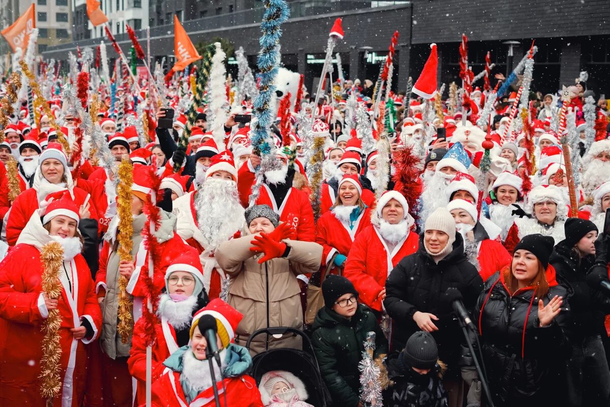    Первый парад Дедов Морозов в Тюмени собрал 1309 участников