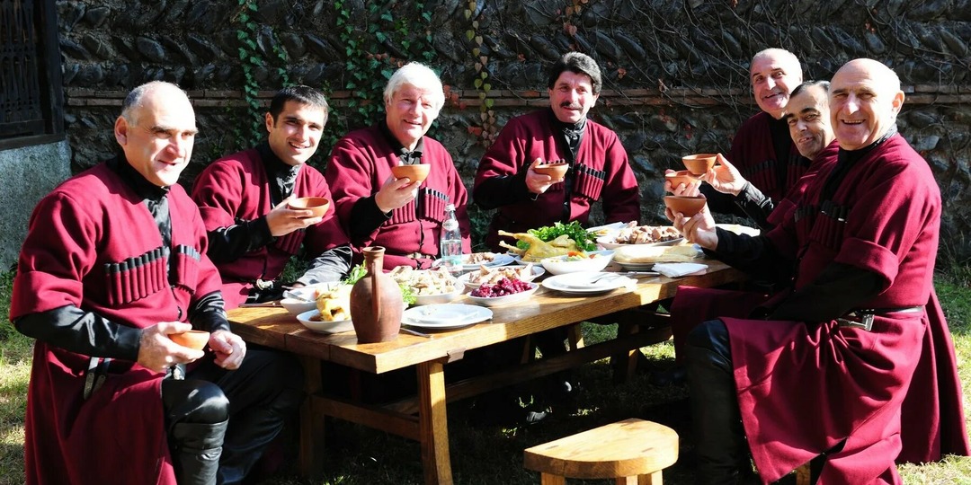 Самые популярные грузинские тосты: как устроено грузинское застолье?