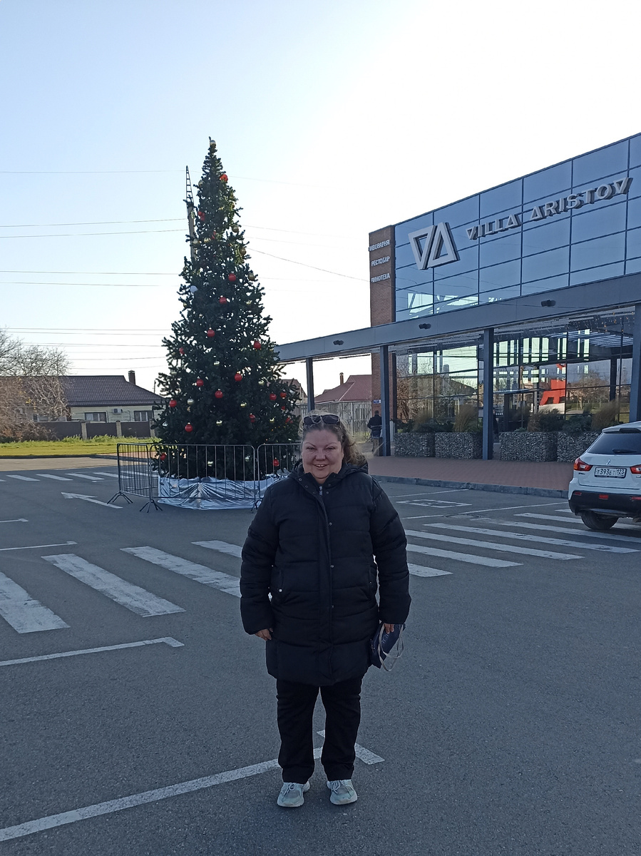 здесь всё уже украшено к Новому году