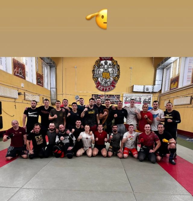    Macan с сослуживцами. Фото: социальные сети