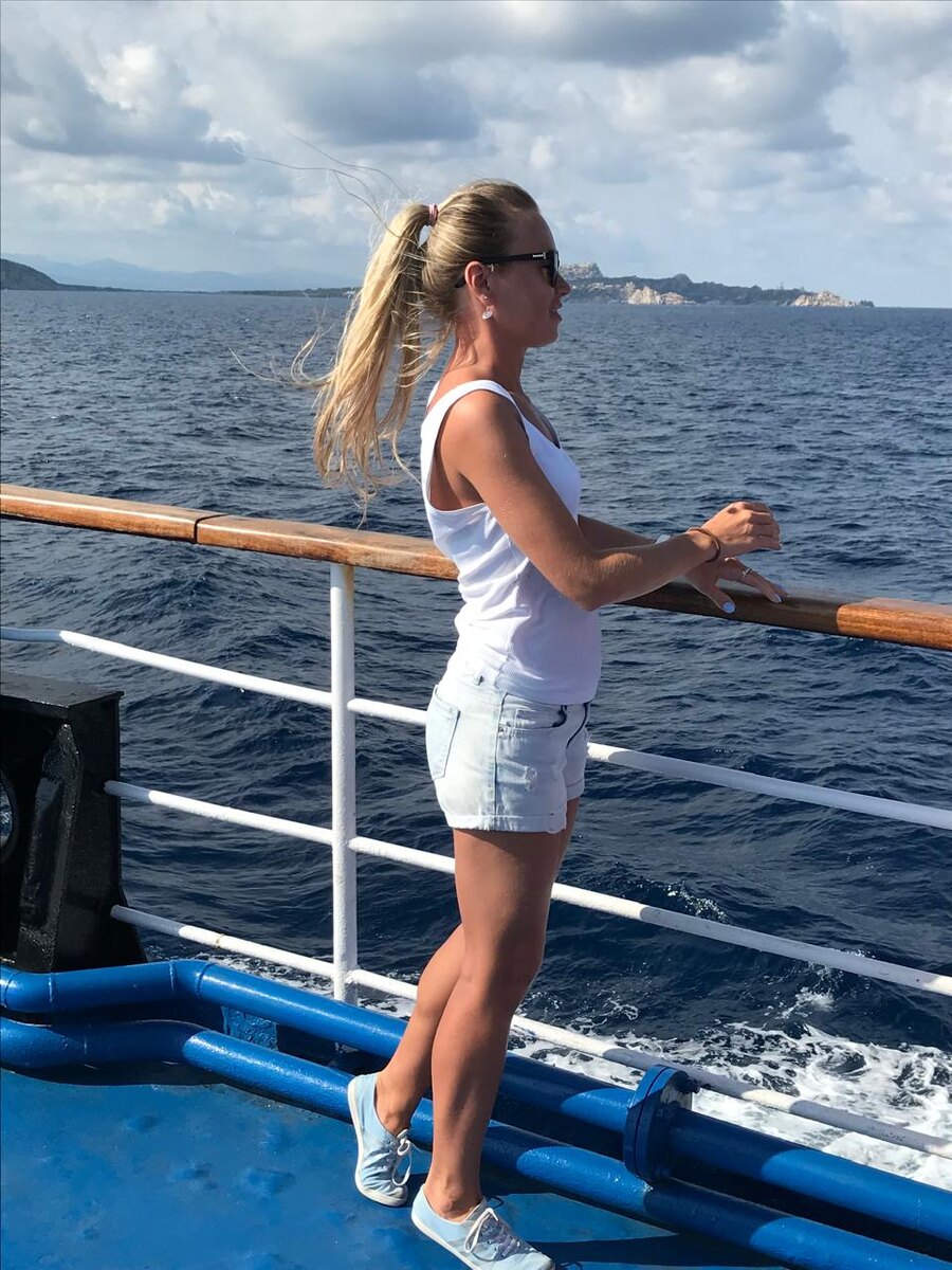 здесь я еду в Бонифаччо на пароме из Санта-Терезы Галлуры