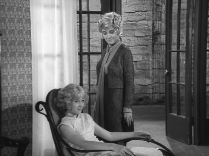 Кадр из фильма "Опасный поворот"