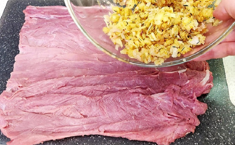 Мясной рулет в беконе: домашний хит для любого стола 