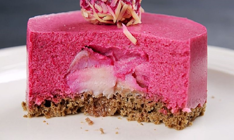 Эффектные свекольные закуски для праздника вместо привычной «Шубы»: быстро, ярко и необычно – сразу два варианта 