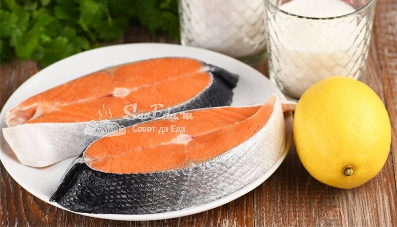 Как просто и быстро засолить красную рыбу (3 варианта)