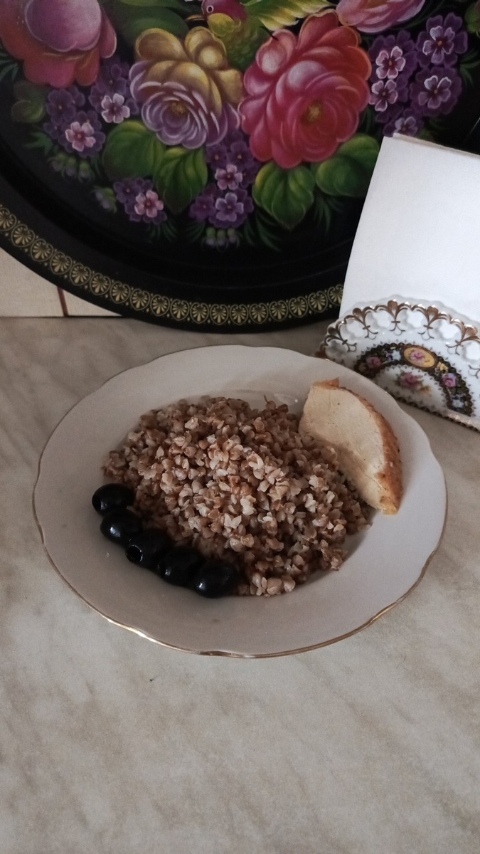 Гречка на гарнир - отличный выбор! Приятного  аппетита! Фото автора.