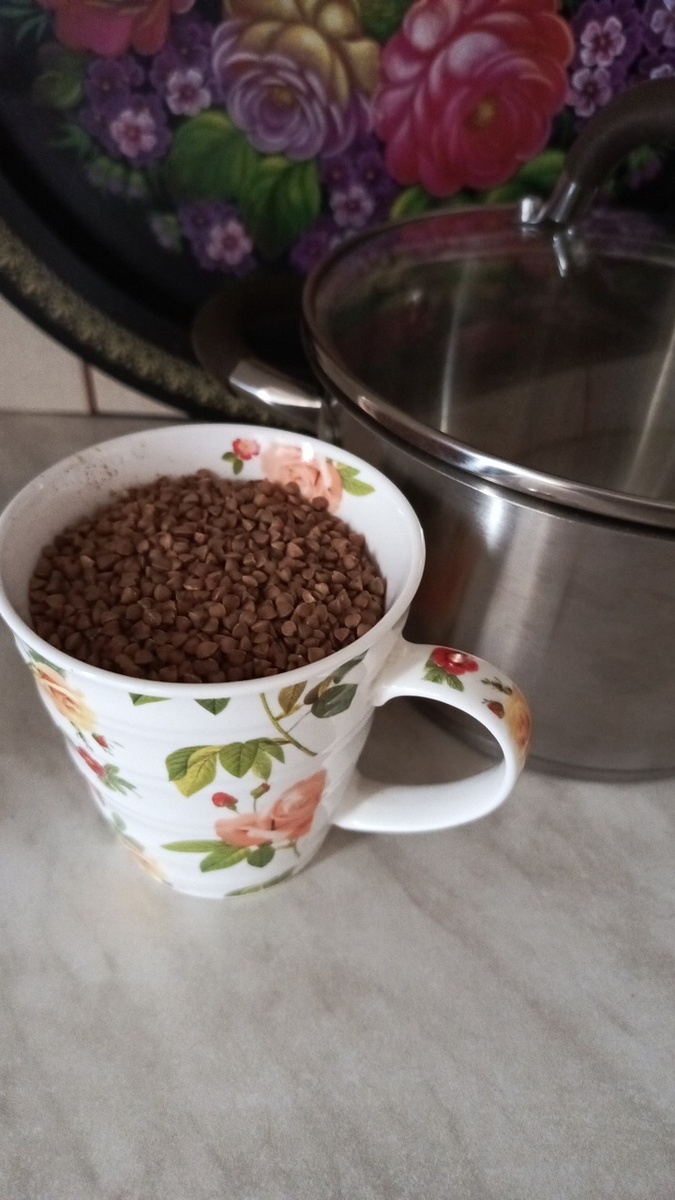 Гречневая крупа - 1 часть, вода - 2 части. Фото автора.