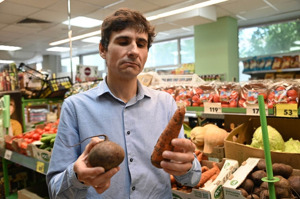    В начале декабря отмечен рост цен на куриные яйца, некоторые виды мясной продукции, макаронные изделия, а также на ряд овощей, включая картофель, капусту, морковь и свеклу Ольга ЮШКОВА