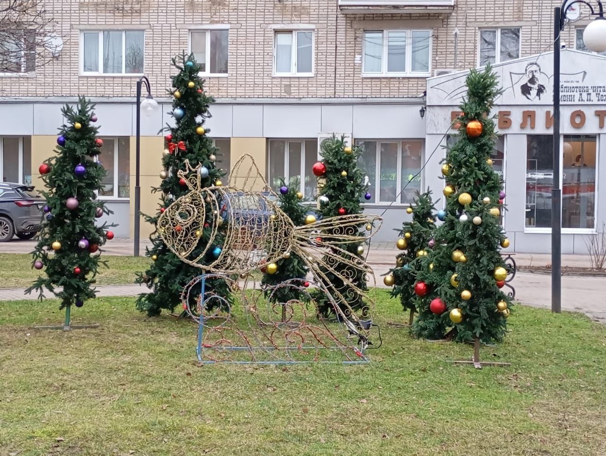 В городе. Рыбка сюда вписывается лучше, в этот пейзаж.