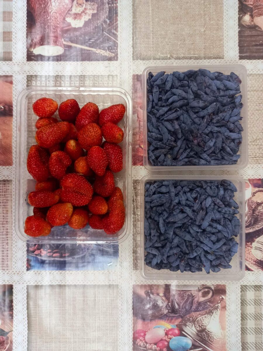 Виктория и жимолость