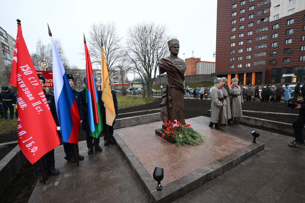    Памятник генералу Карельского фронта Валериану Фролову в Петрозаводске. Фото: «Республика» / Сергей Юдин