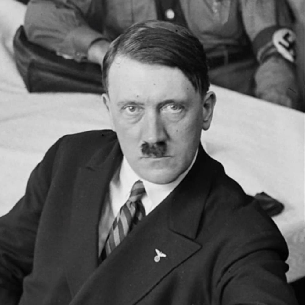 Адольф Гитлер. Источник genius.com