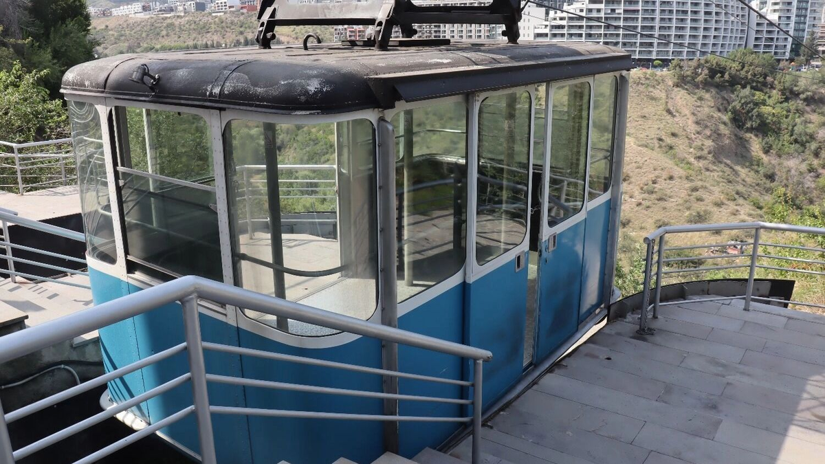 Канатные дороги в качестве городского транспорта успешно используют в городах со сложным рельефом, например, в Тбилиси. Фото: Артем Шершнев. atas.info
