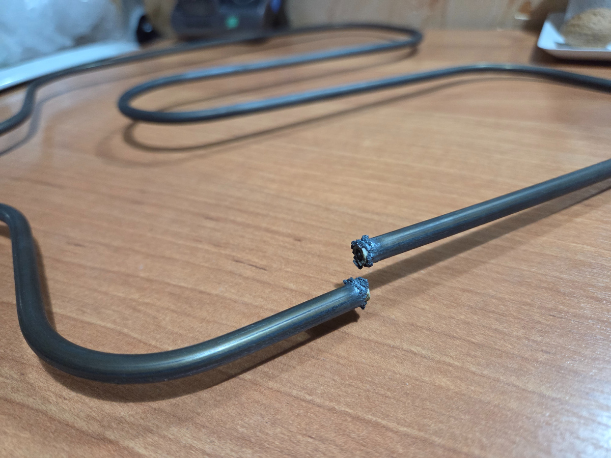 Не выдержал тен нашего постоянного использования...