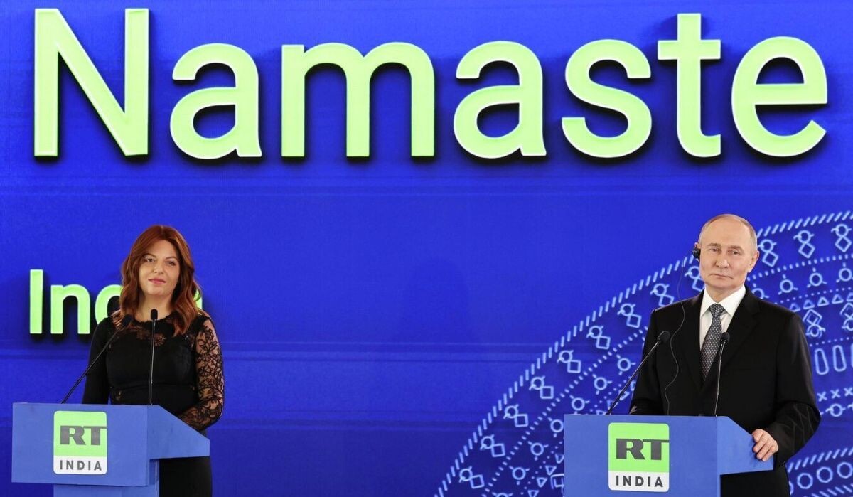     Путин и Симоньян запустили вещание телеканала RT India. Источник: ria.ru Автор фото: POOL