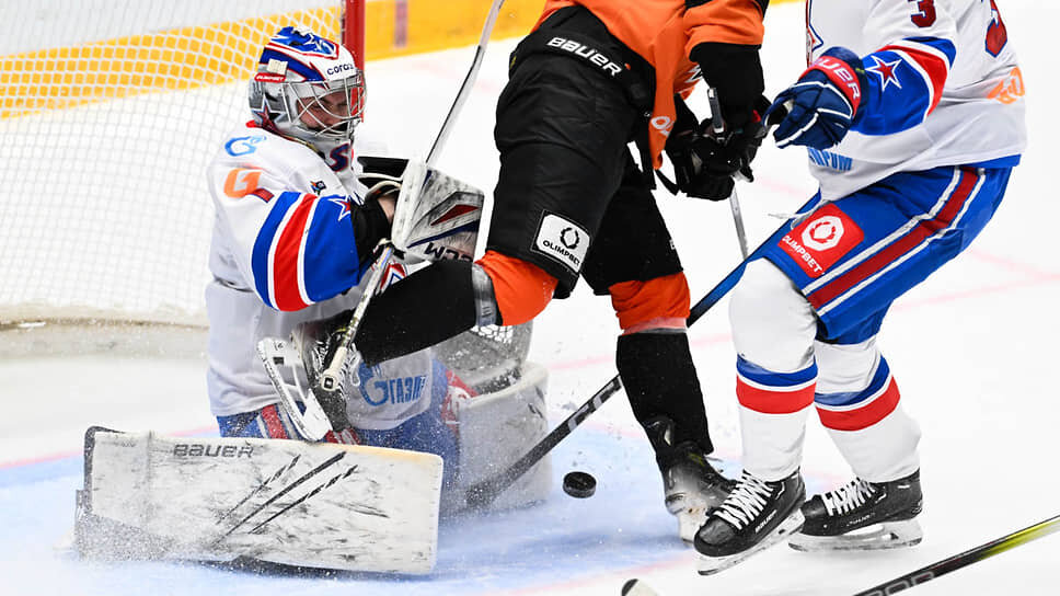 Игрокам «Амура», конечно, дико обидно: они играли большую часть встречи лучше, нанесли по воротам Иванова 42 броска, но в итоге проиграли шестой матч подряд.📷Фото: ХК СКА