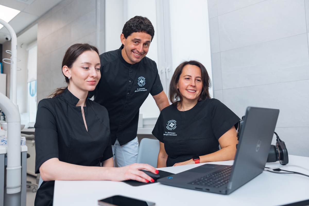 Фотография взята с сайта стоматологии Дмитрович Фэмили https://www.dmitrovich.ru/