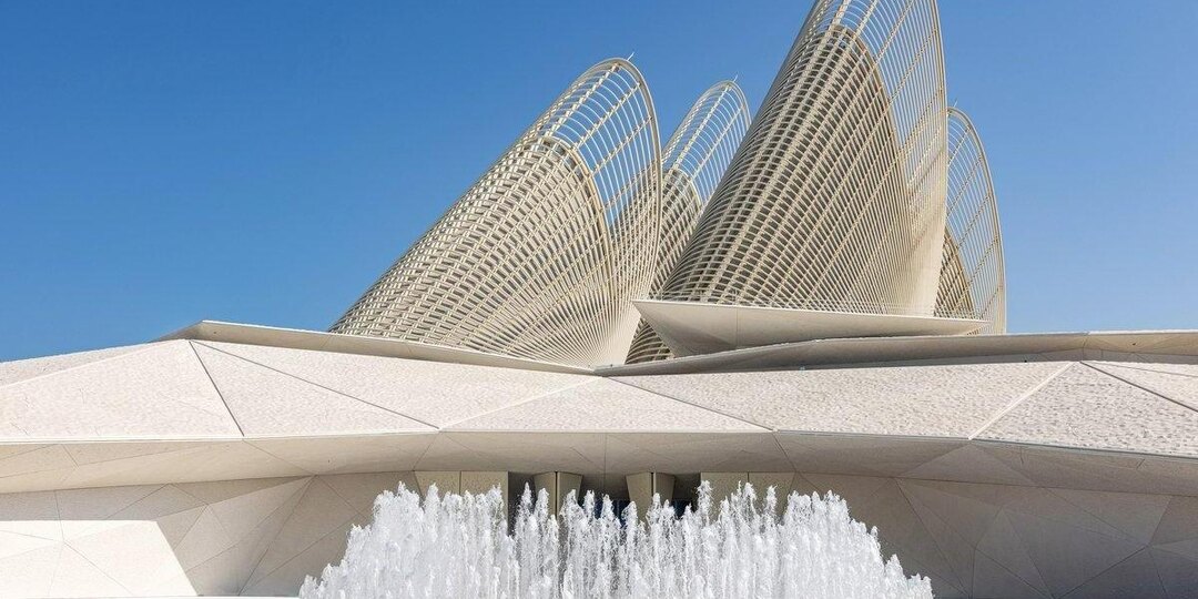 В Абу-Даби открылся крупнейший на Ближнем Востоке Музей естественной истории: динозавры, древнейшие метеориты и космос под потолком