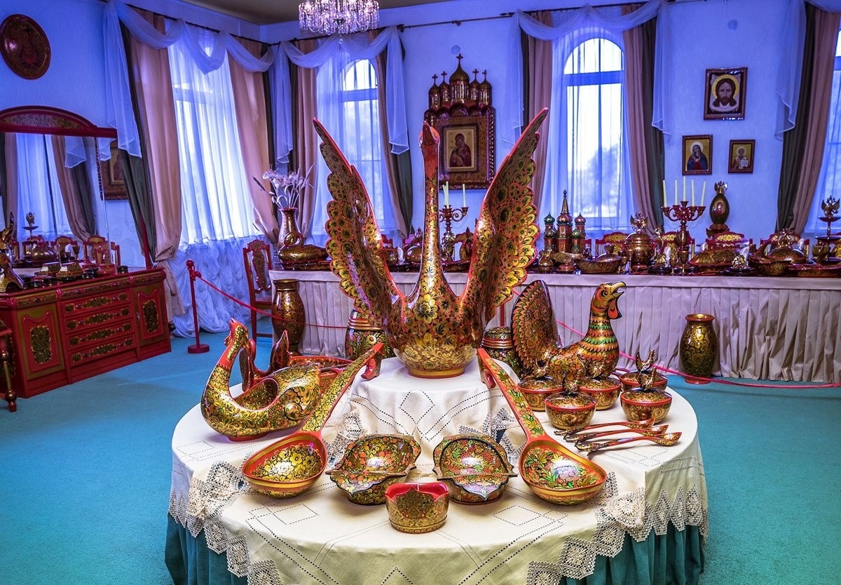 Хохломская роспись. Взято из открытых источников