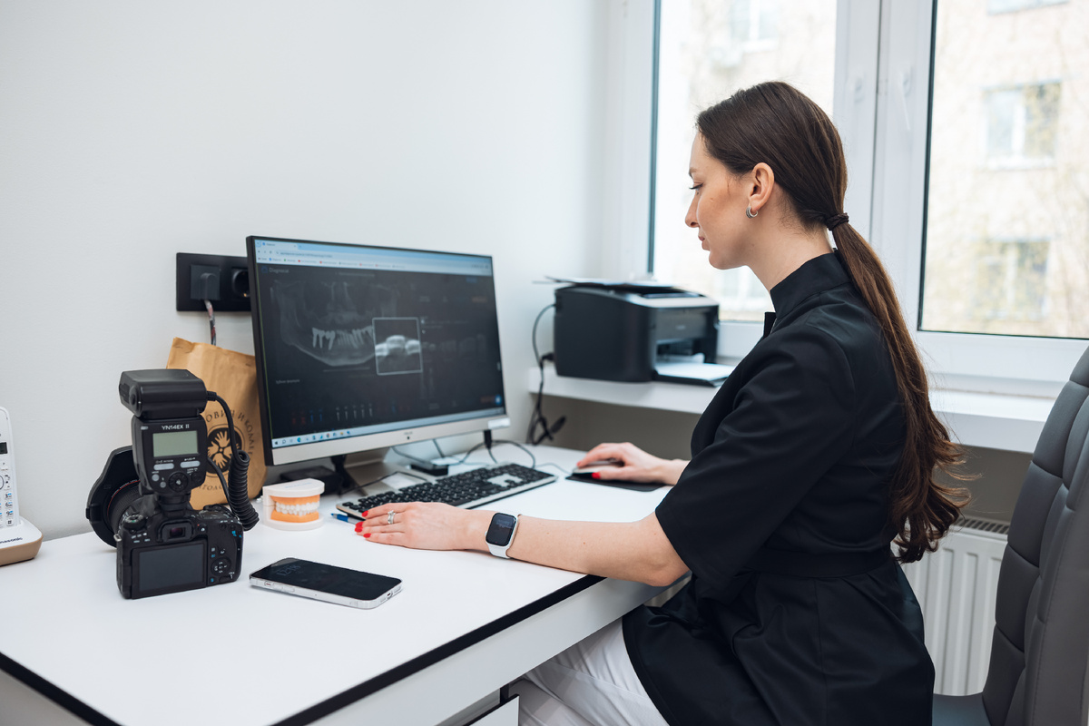 Фотография взята с сайта стоматологии Дмитрович Фэмили https://www.dmitrovich.ru/