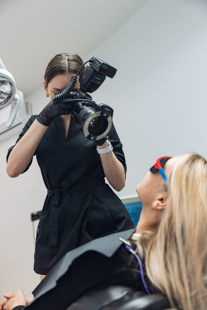 Фотография взята с сайта стоматологии Дмитрович Фэмили https://www.dmitrovich.ru/