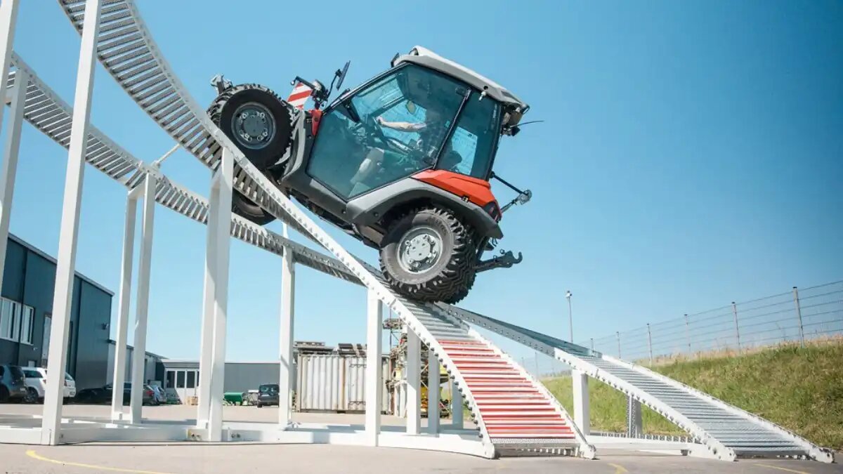 Фото: agritechnica.com
Новая концепция независимого привода колёс с линейной тягой Line Traction