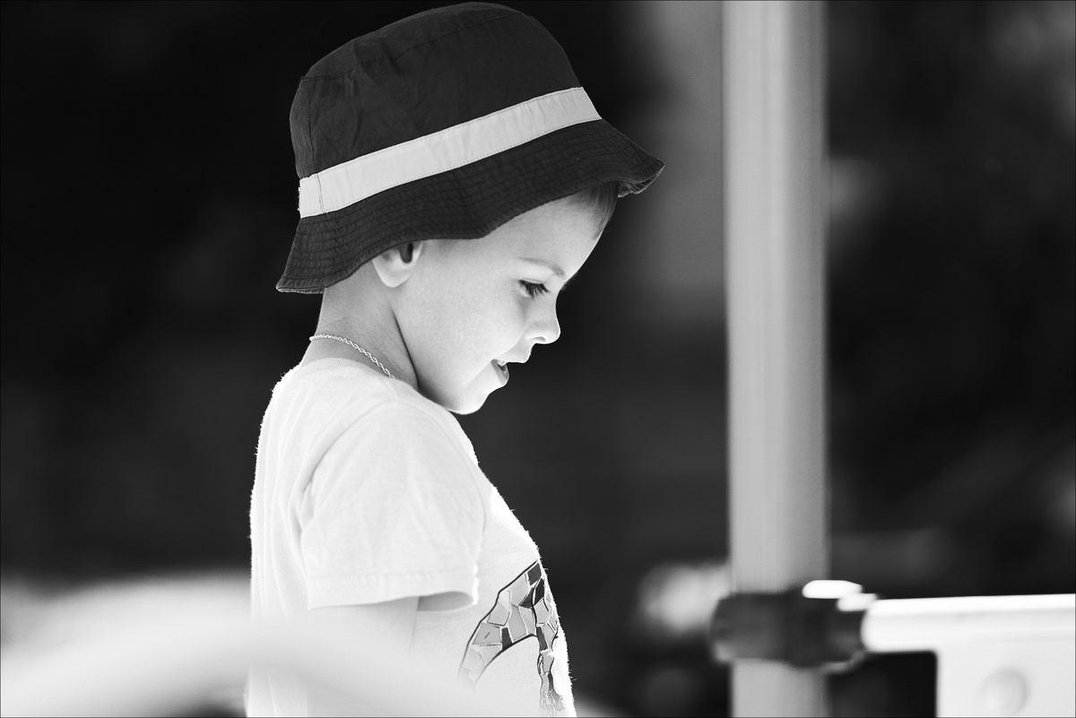 Мой старший сын. Заболел ветрянкой ровно через две недели после вакцинации Варилриксом, эх. Обошлось стандартным течением болезни. Сейчас ему 13 лет, ростом выше мамы.