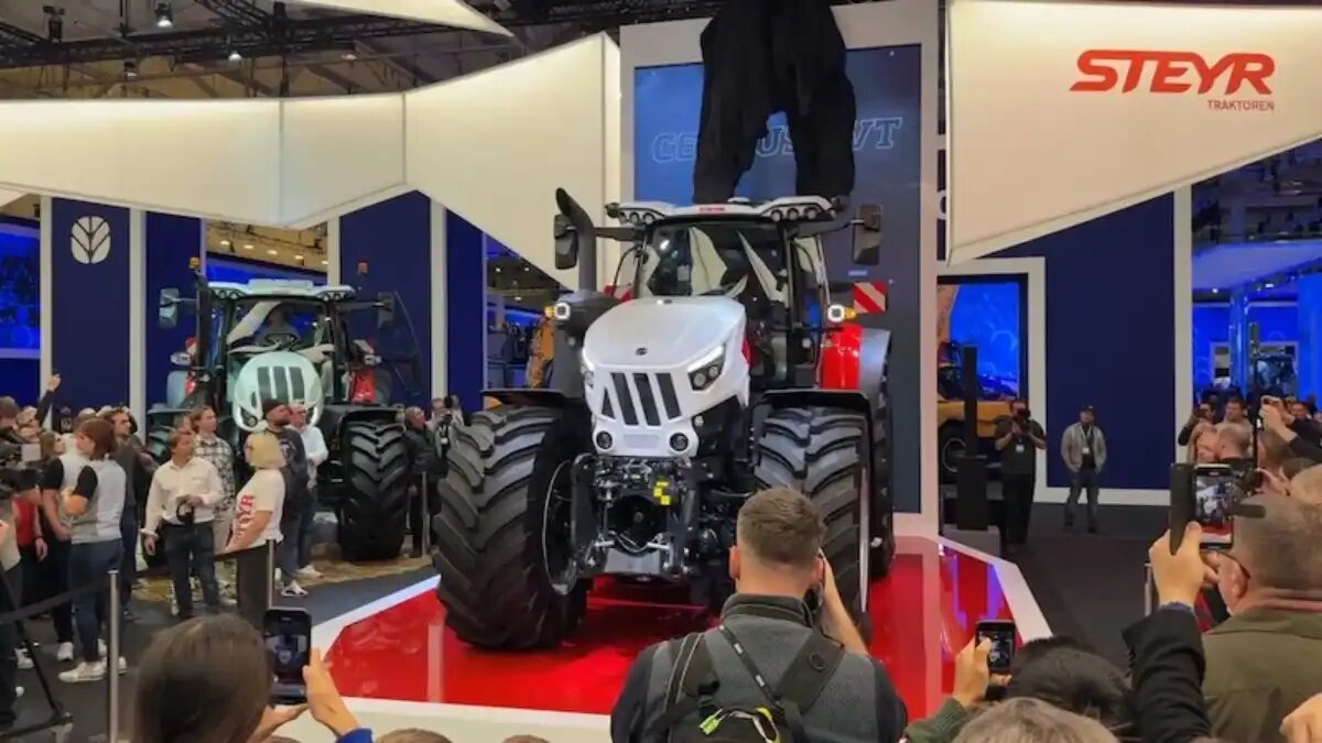 Фото: agrartechnik.ch
Новый трактор Steyr Cervus 6440 CVT