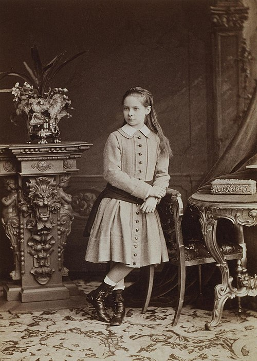 маленькая Зина