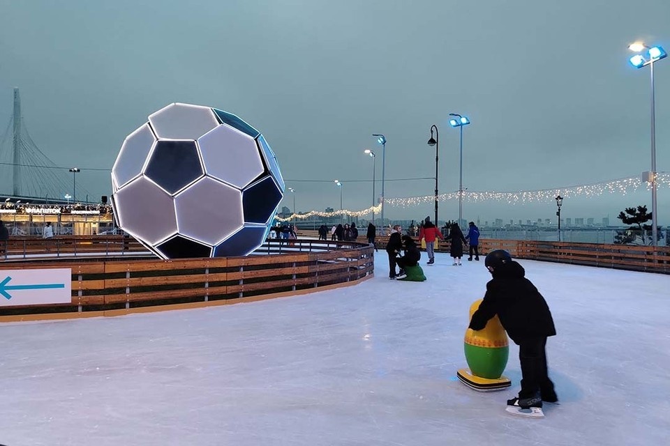    Каток будет работать до середины марта 2026 года. Арина МИФТАХУТДИНОВА