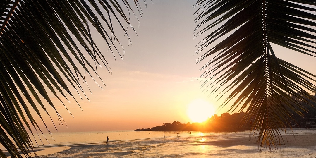 Дневник зимовки на острове Чанг. День 18: в гости к хранителю острова, чай-кофе, ассортимент и цены, снова пляж