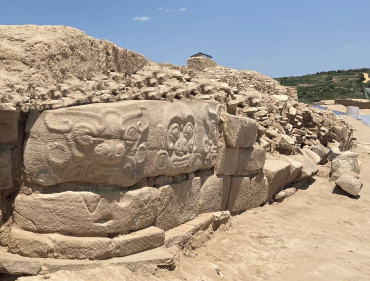    Восточные ворота Симао (около 2000 г. до н.э.) / © Bilaterian, Wikipedia